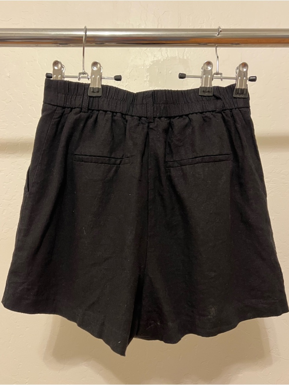 High-Waist Black Linen Shorts - Picture 3 of 3